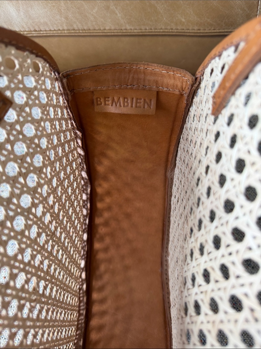 Round Leather Rattan Tote Bag from Bembien - Picture 3 of 11